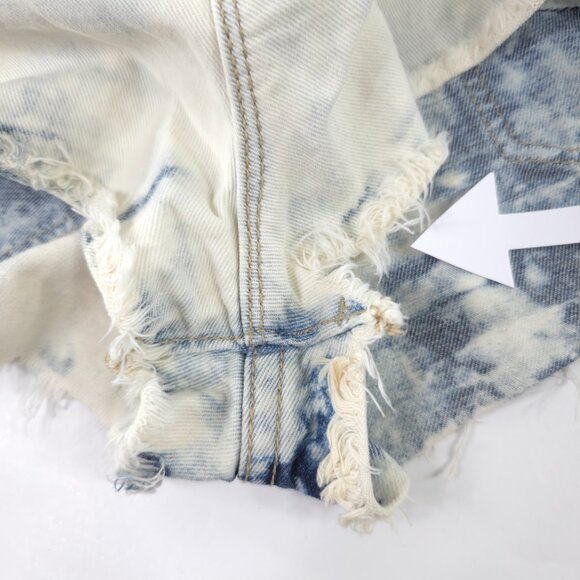 BDG HIGH RISE DREE CHEEKY SHORTS WOMEN'S SIZE 29 W STUDDED VINTAGE WASH *FLAWS* - Picture 7 of 16